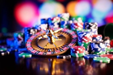 Multi-player table—watch other hands, learn strategy Multiple hands at nuvo blackjack table in real time